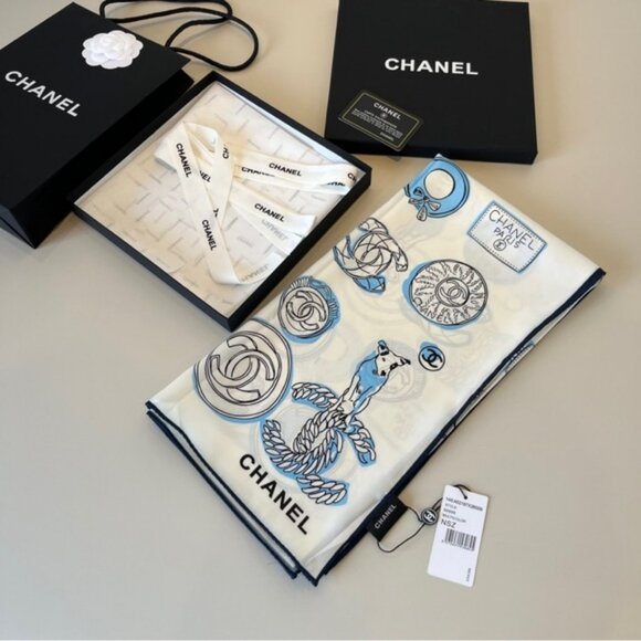 Chic Chanel CC Motif and Logo Scarf - Picture 7 of 7